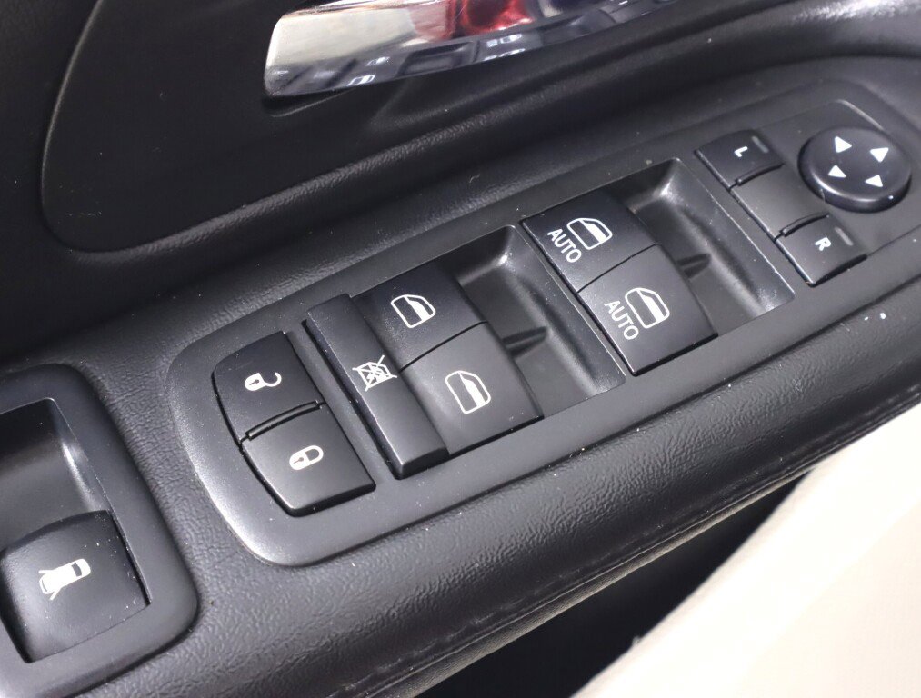 Used 2018 Dodge Grand Caravan SE w/ UConnect Hands-Free Group image 20