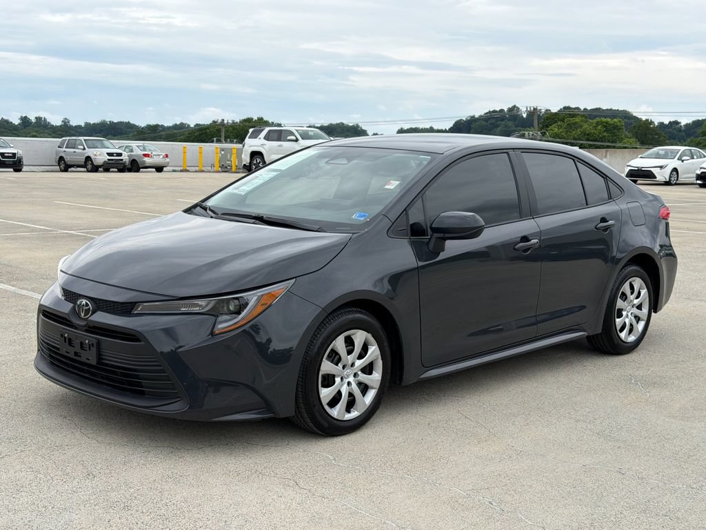 Used 2025 Toyota Corolla LE FWD image 2