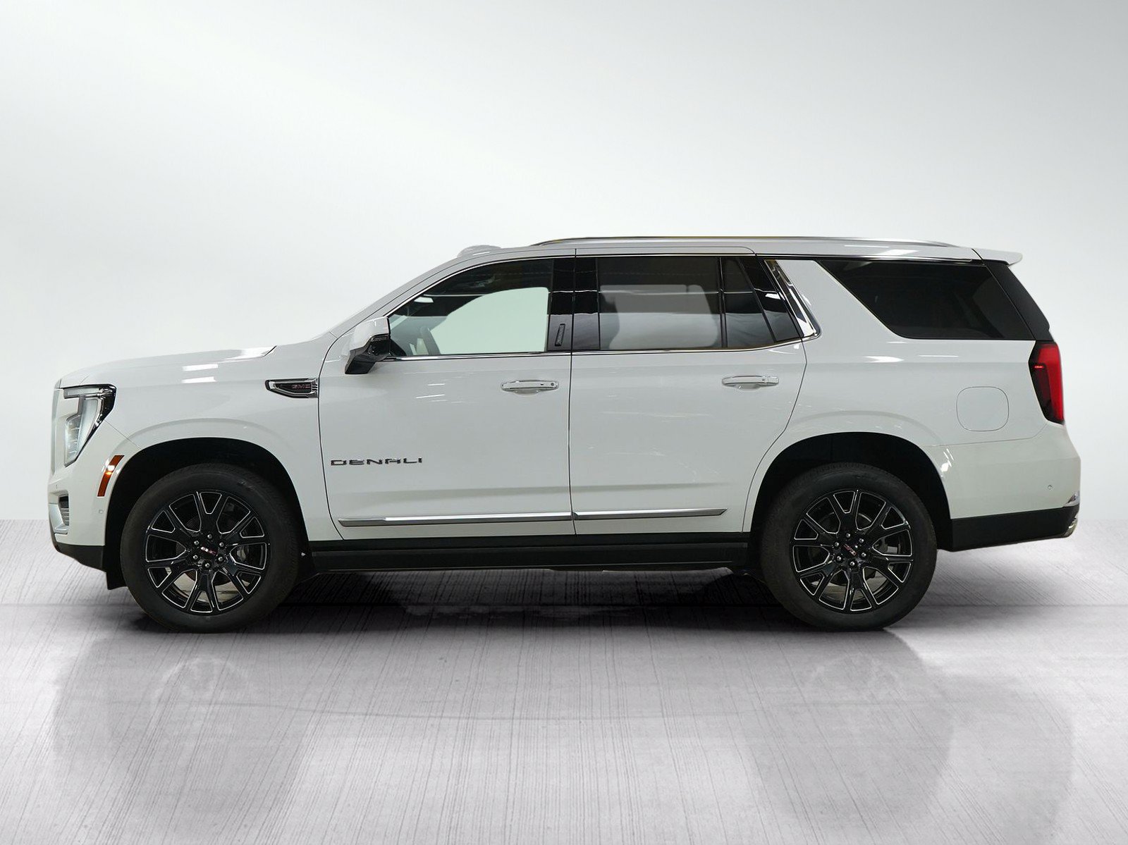 Used 2025 GMC Yukon Denali w/ Denali Reserve Package AWD/4WD image 2
