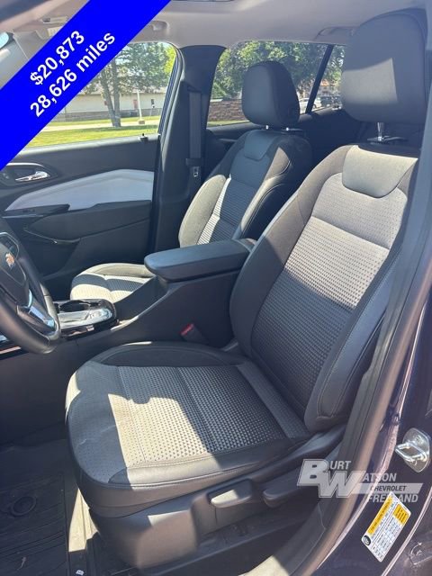 Used 2024 Chevrolet Trax LT w/ Sunroof Package FWD image 12