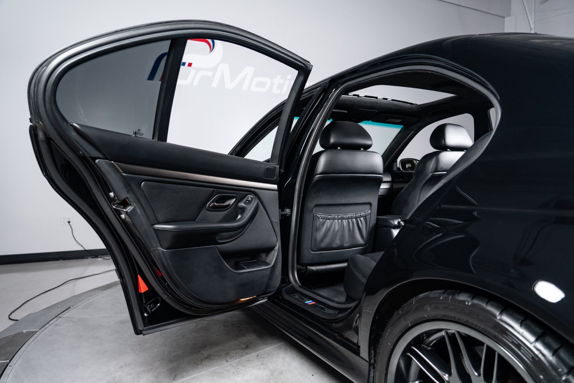 Used 2000 BMW M5 RWD image 64