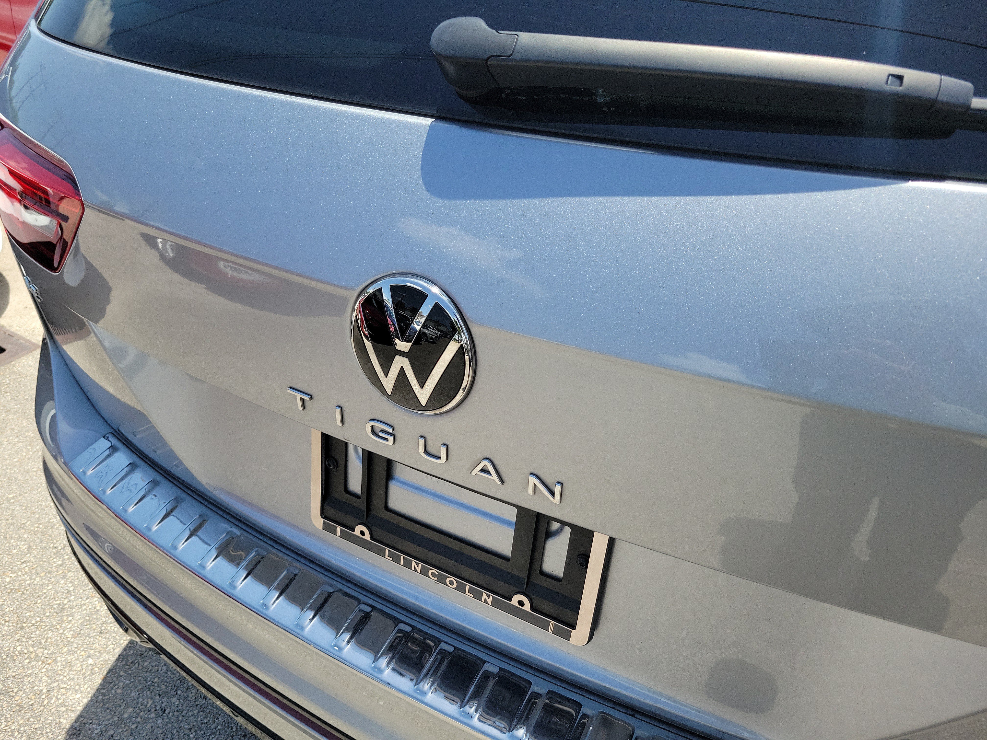 Used 2024 Volkswagen Tiguan SE R-Line AWD/4WD image 5
