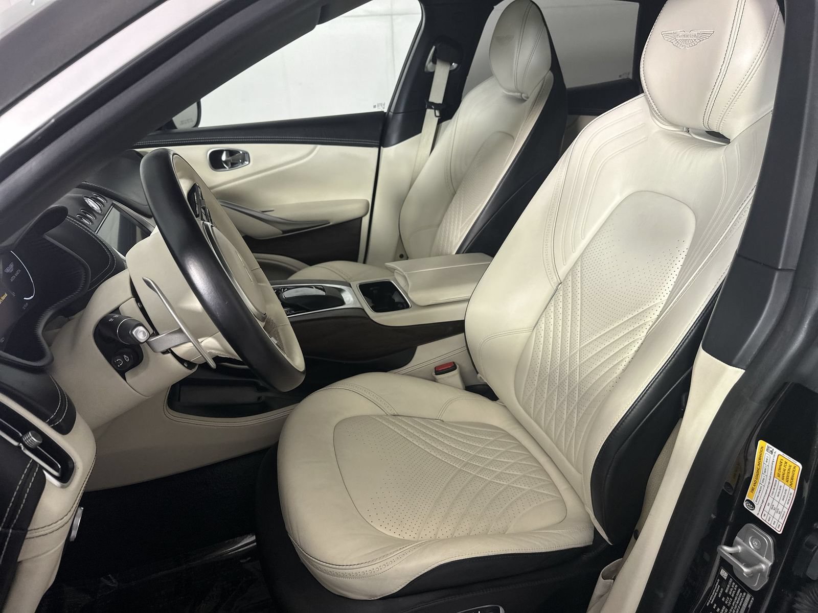 Used 2021 Aston Martin DBX AWD/4WD image 11