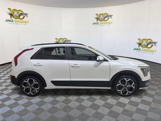 Certified 2024 Kia Niro EX Touring FWD image 11