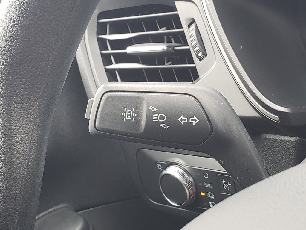 Used 2020 Ford Escape SE image 40