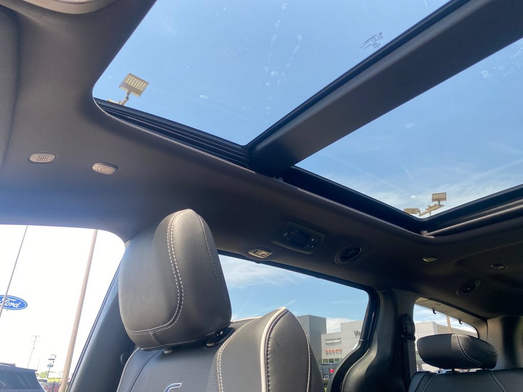 New 2027 Chrysler Pacifica Limited w/ S Appearance Package FWD image 17