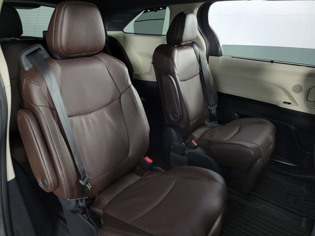 Used 2023 Toyota Sienna Platinum image 17