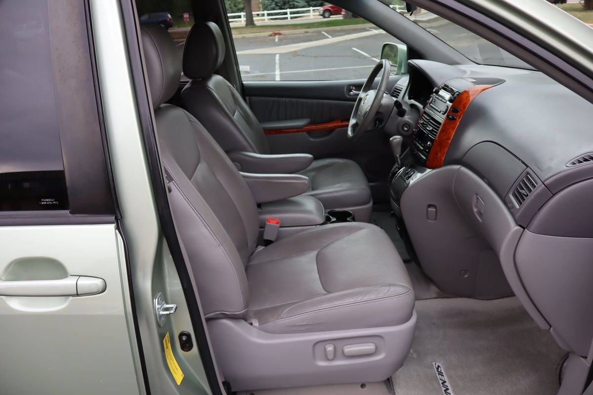 Used 2009 Toyota Sienna XLE FWD image 24