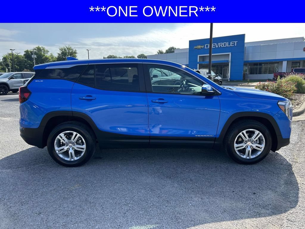 Used 2024 GMC Terrain SLE AWD/4WD image 2