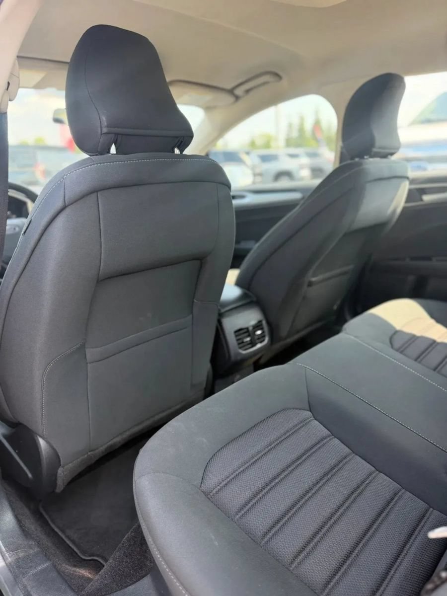 Used 2017 Ford Fusion SE FWD image 16