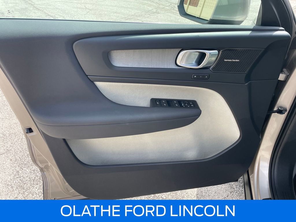 Used 2023 Volvo XC40 B5 Ultimate w/ Protection Package Premier AWD/4WD image 22