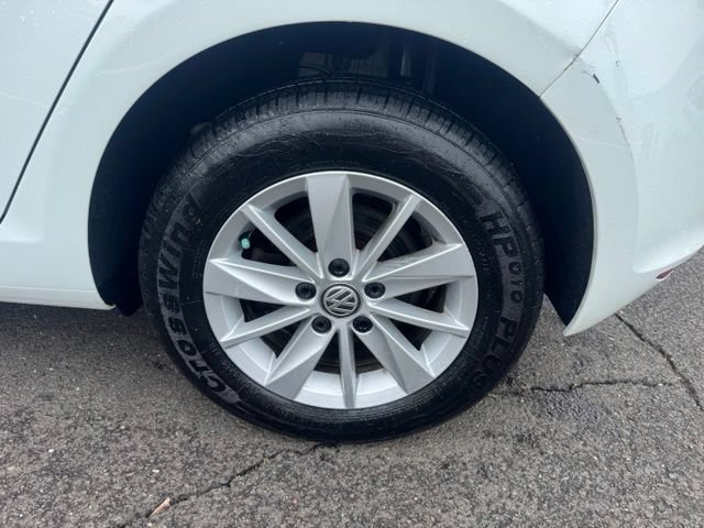 Used 2016 Volkswagen Golf S FWD image 16