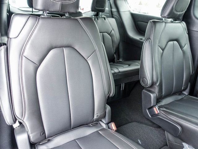 New 2026 Chrysler Pacifica Select FWD image 31