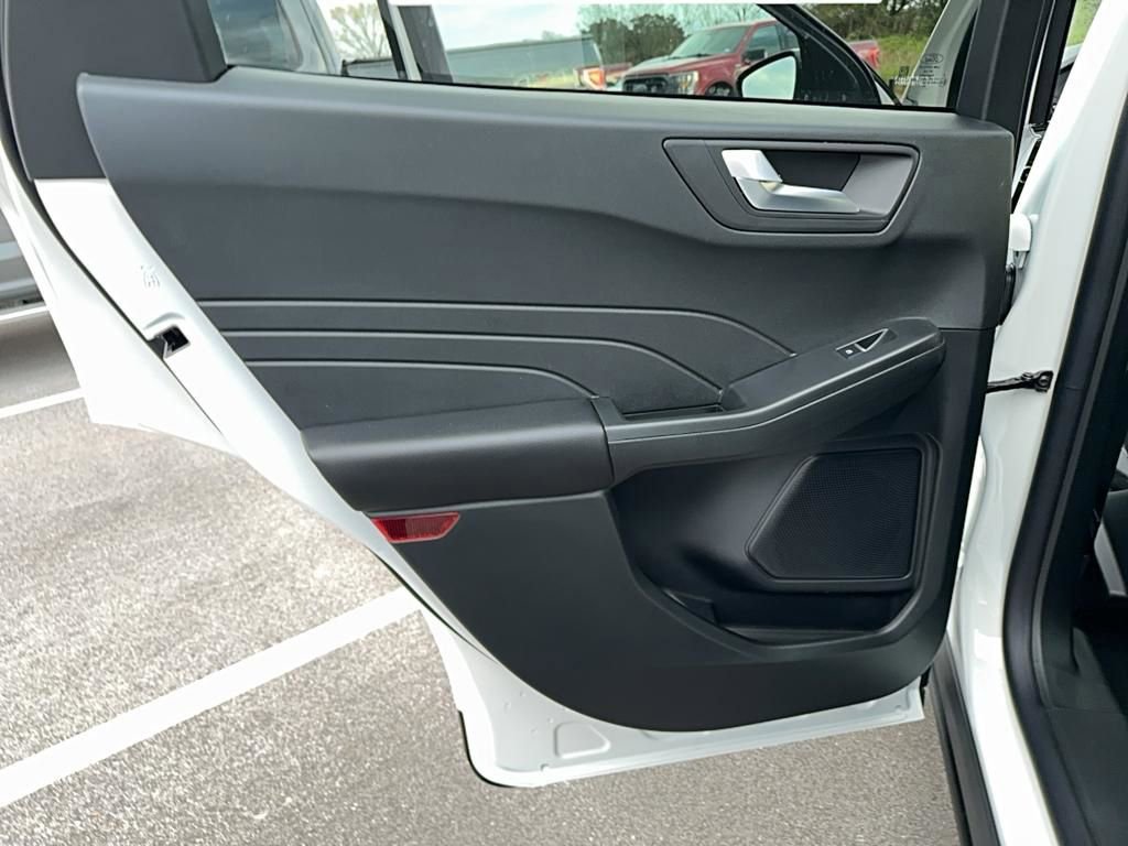 New 2025 Ford Escape SE image 31