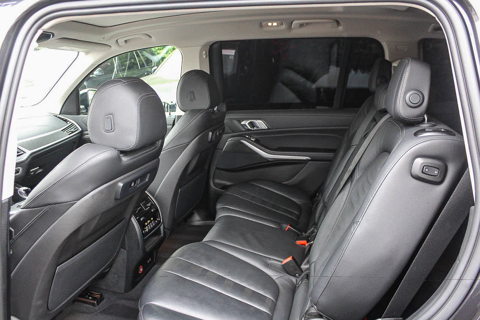 Used 2022 BMW X7 xDrive40i w/ Premium Package AWD/4WD image 17