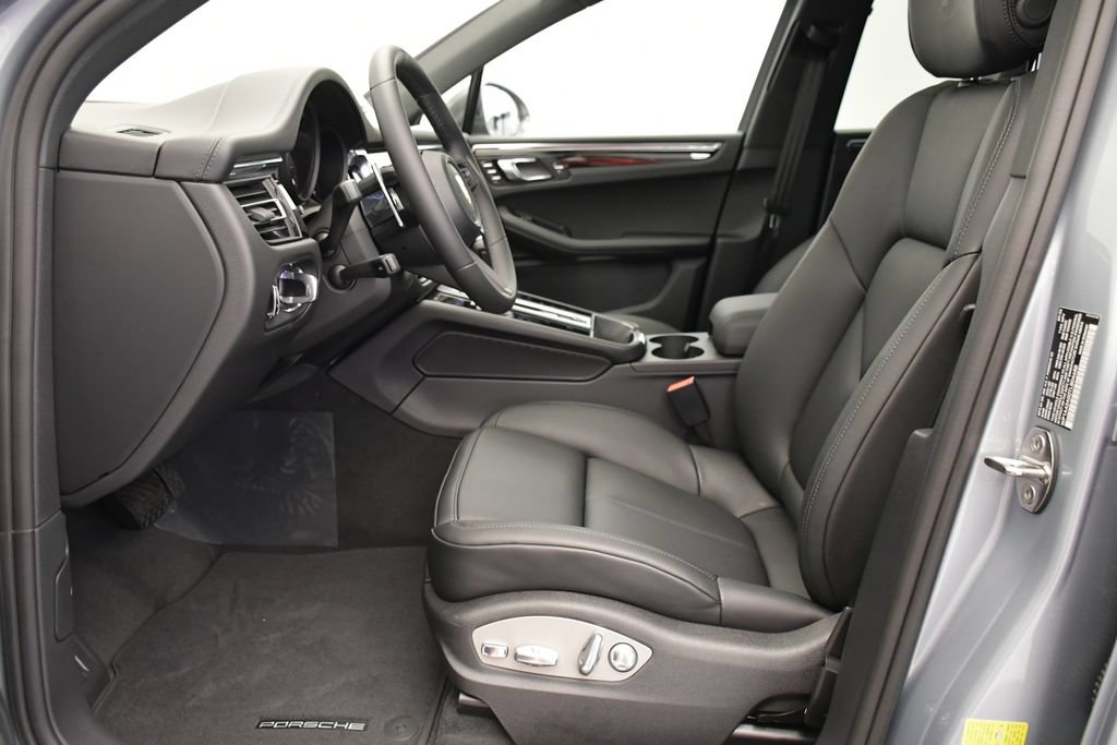Certified 2026 Porsche Macan Turbo AWD/4WD image 5