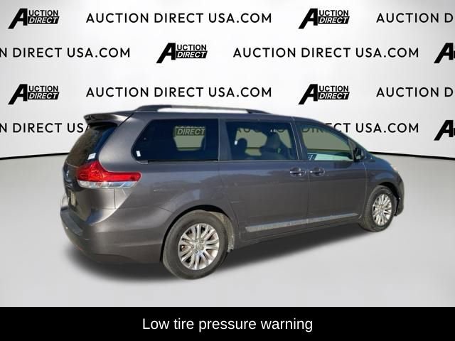 Used 2013 Toyota Sienna XLE image 6