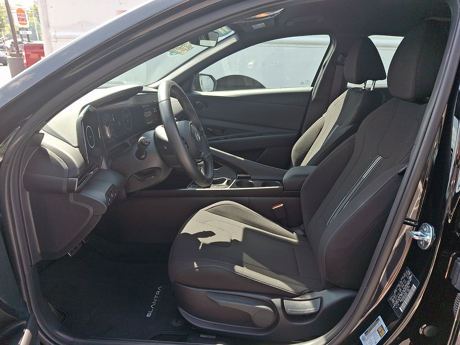 Used 2025 Hyundai Elantra SEL FWD image 13