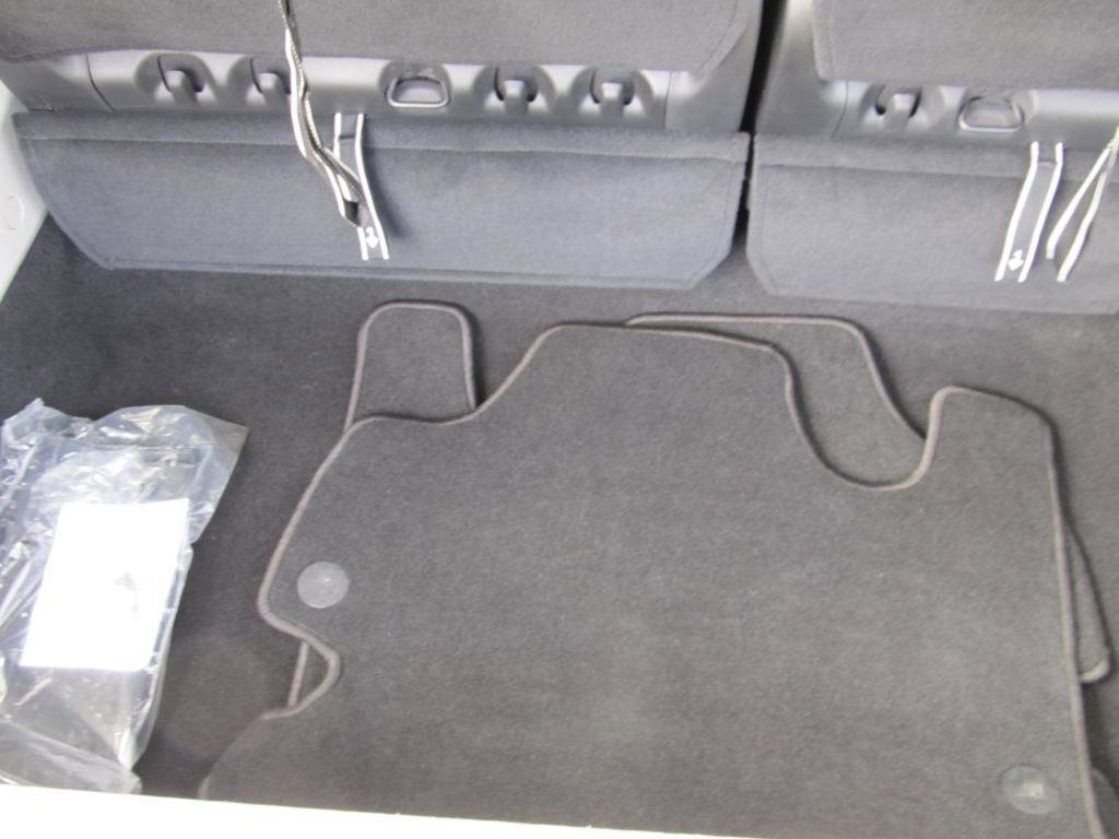 Used 2023 Chrysler Voyager LX image 35