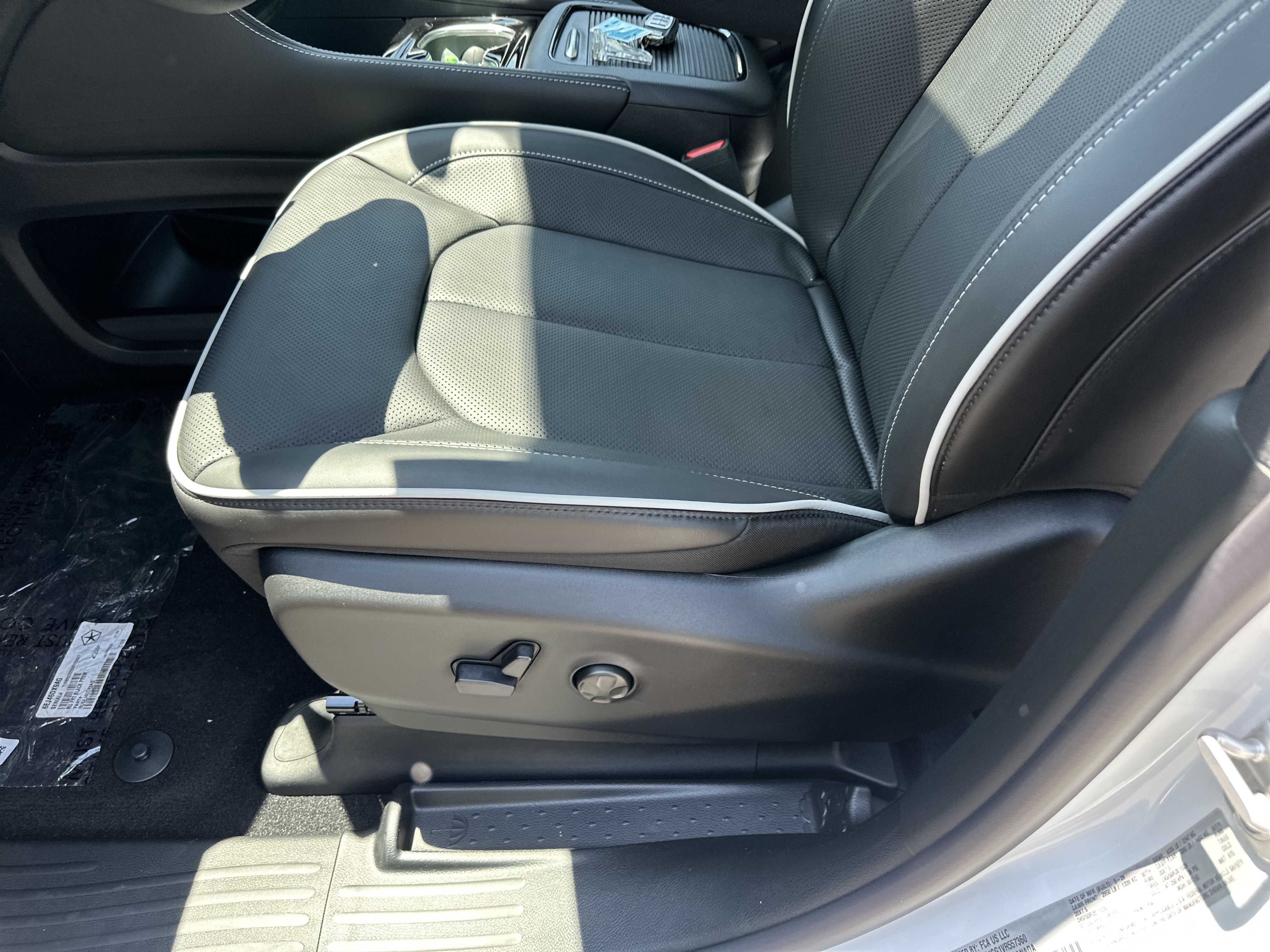 New 2027 Chrysler Pacifica Limited FWD image 29