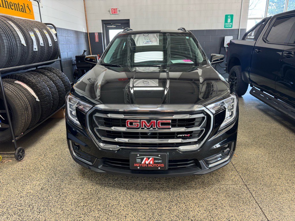 Used 2024 GMC Terrain AT4 w/ Infotainment Package II image 2