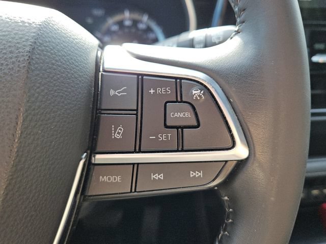 Used 2021 Toyota Highlander XSE AWD/4WD image 25