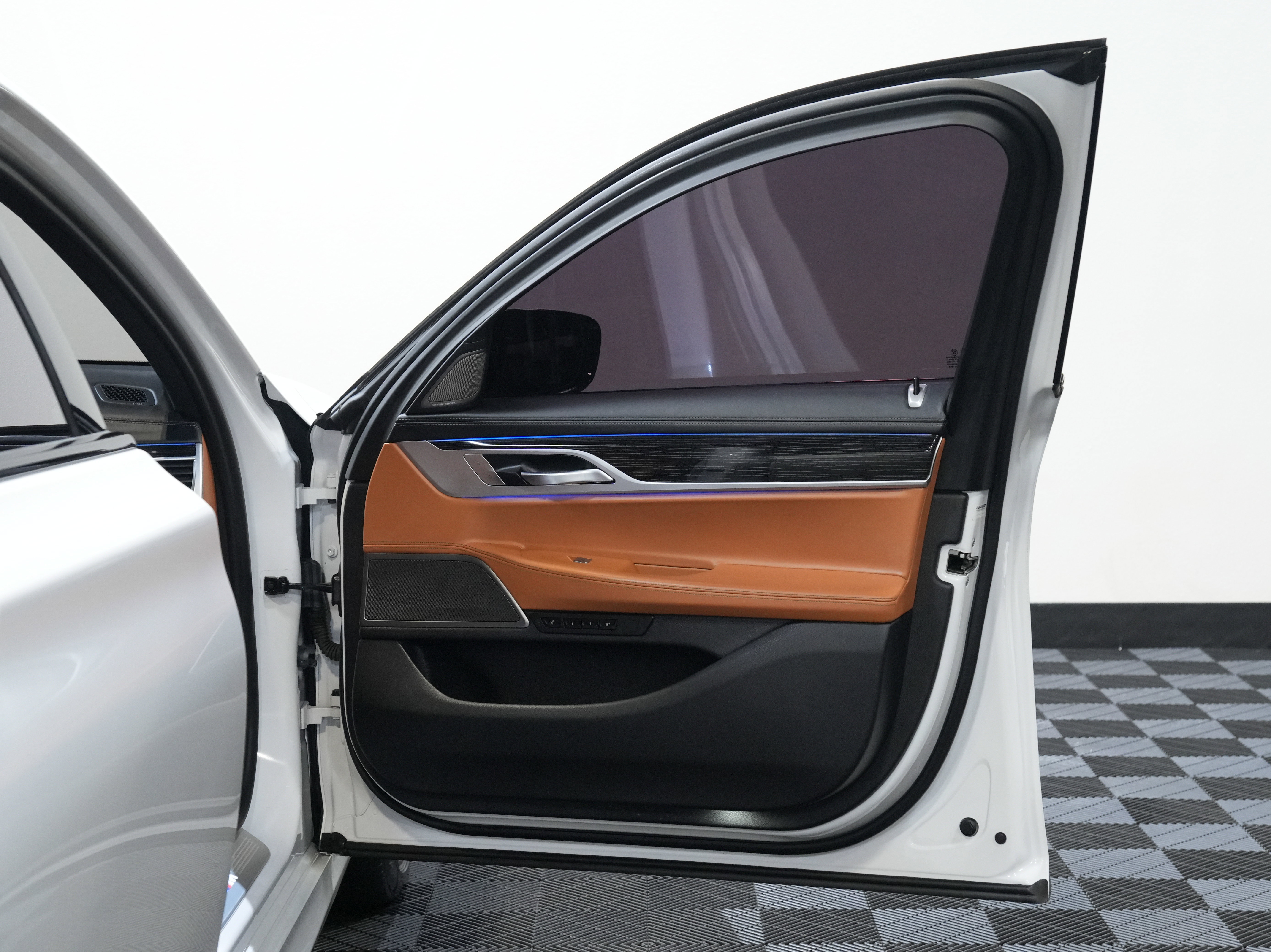 Used 2020 BMW 750i xDrive image 25