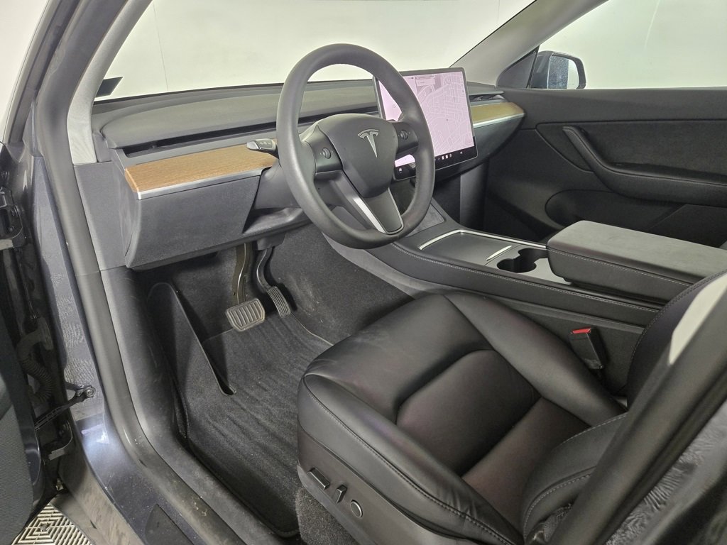 Used 2022 Tesla Model Y Long Range image 17