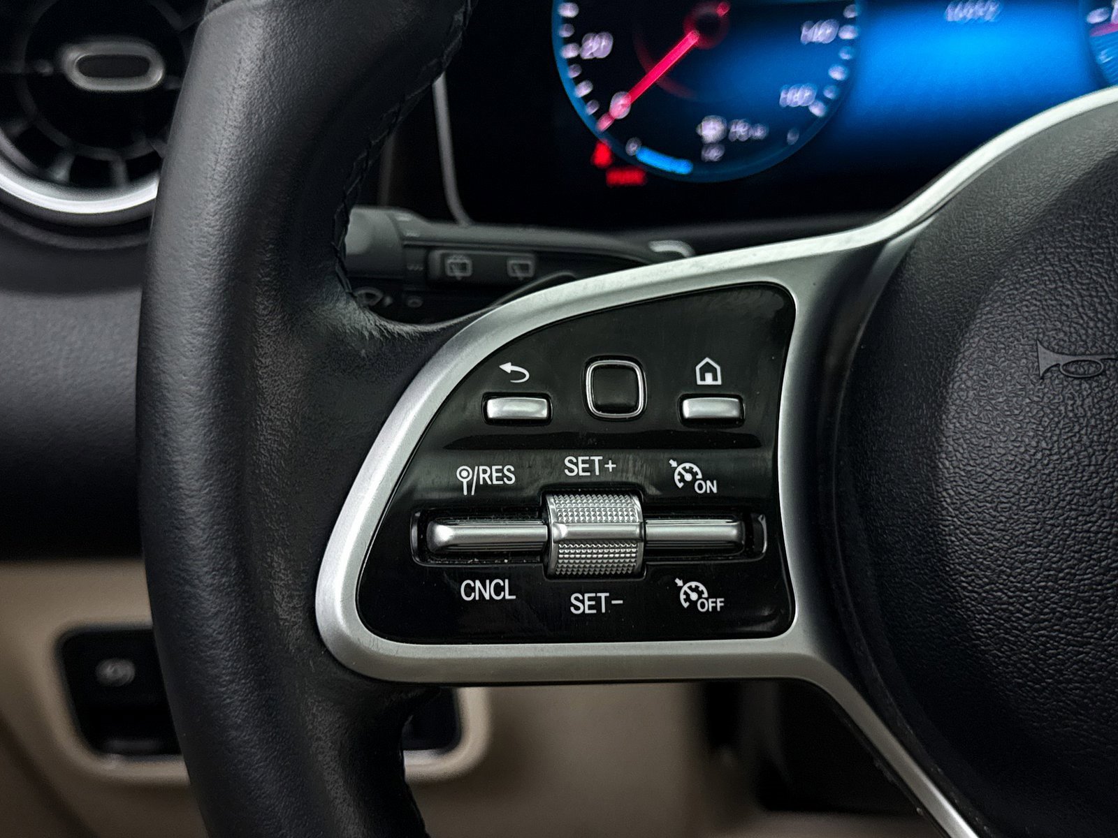 Used 2021 Mercedes-Benz GLB 250 4MATIC image 31