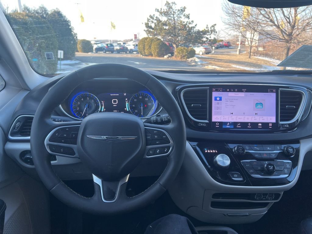 Used 2024 Chrysler Pacifica Touring-L image 24