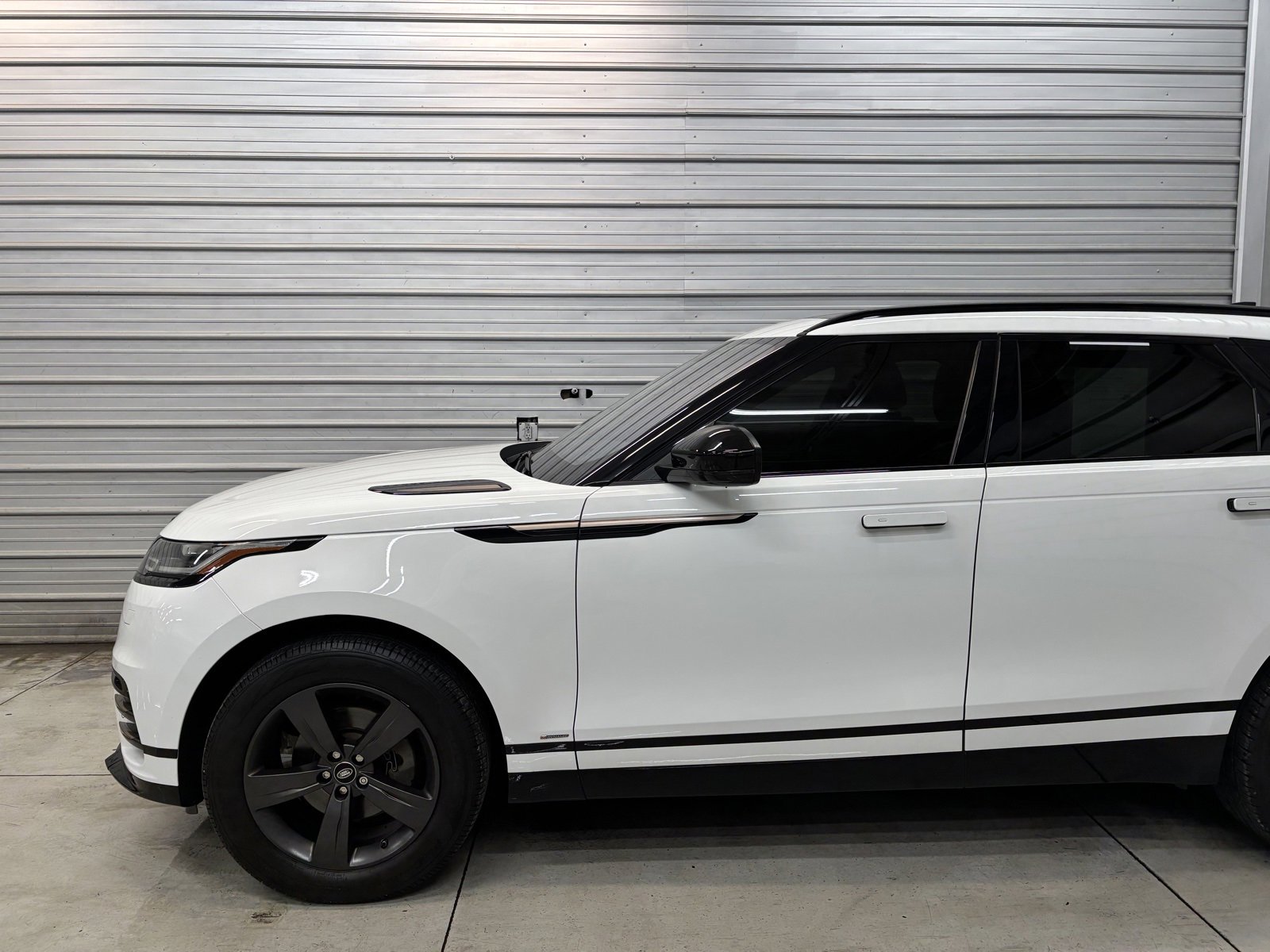 Used 2020 Land Rover Range Rover Velar R-Dynamic S image 3