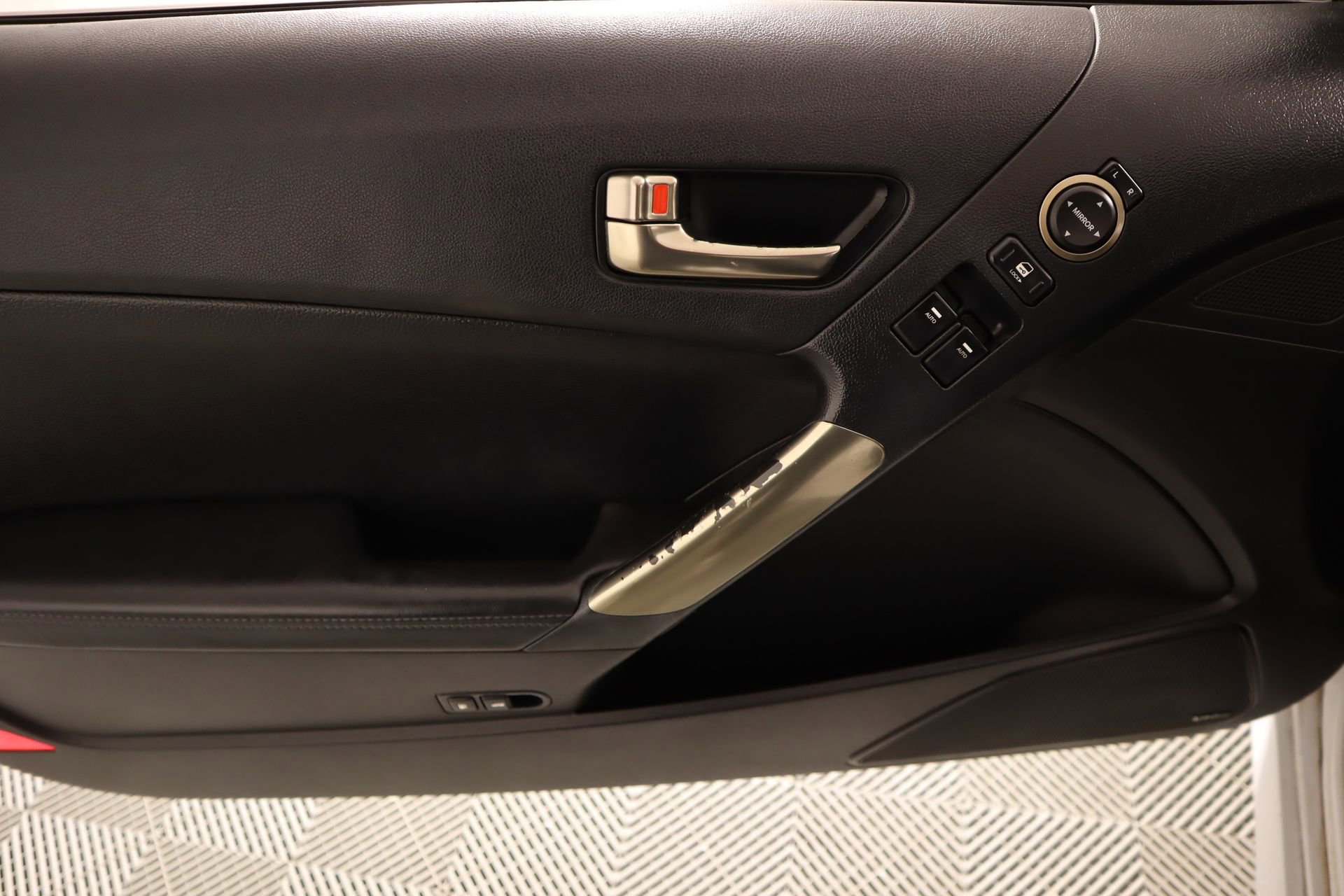 Used 2013 Hyundai Genesis 3.8 image 15