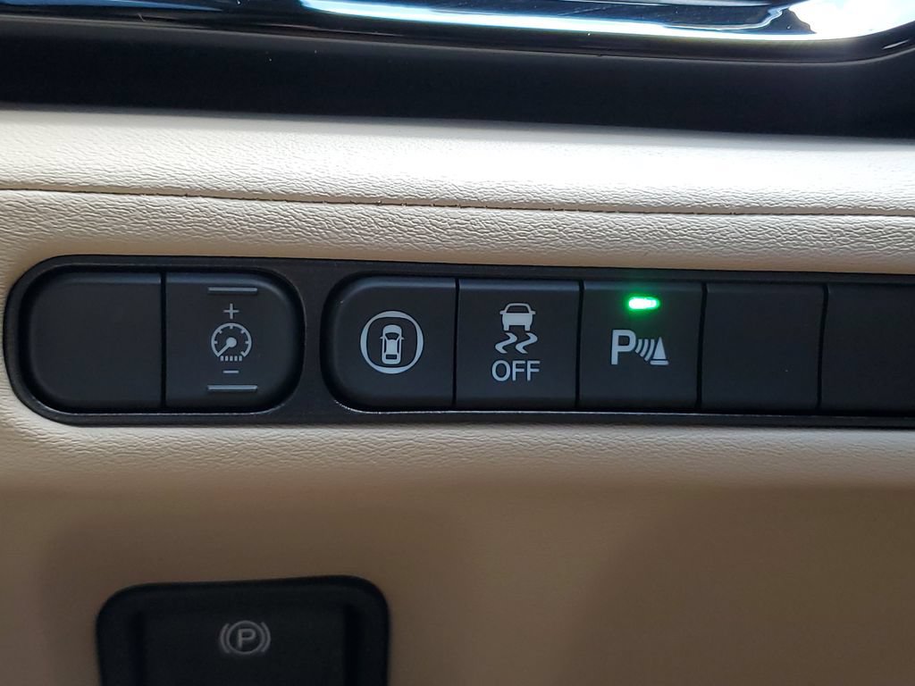 Certified 2025 Acura MDX w/ Technology Package FWD image 30
