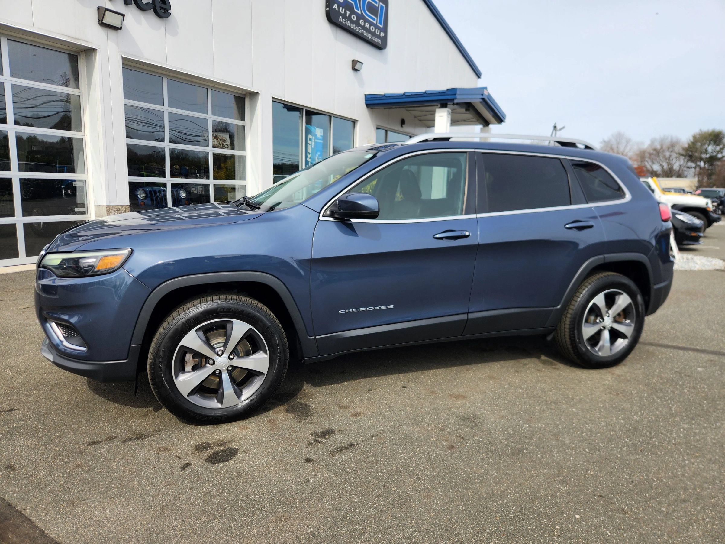 Used 2019 Jeep Cherokee Limited AWD/4WD image 8