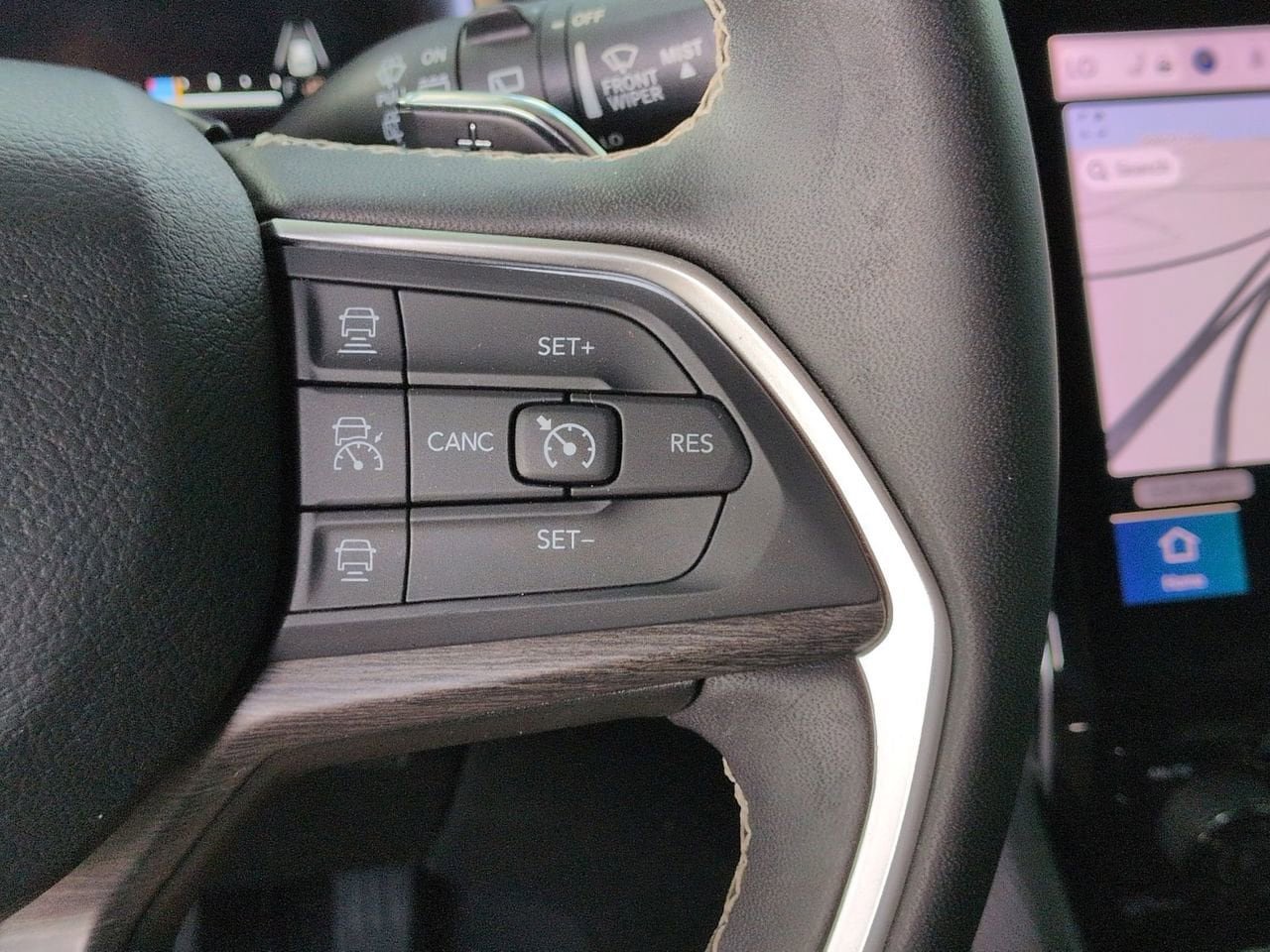 Used 2024 Jeep Grand Cherokee Limited RWD image 13
