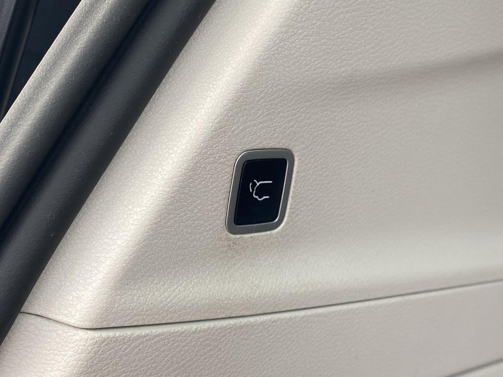 Used 2024 Chrysler Pacifica Touring-L FWD image 14