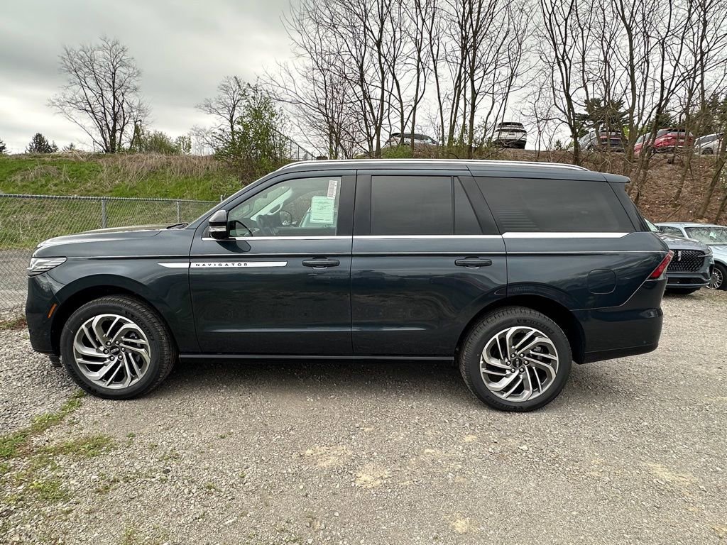 New 2025 Lincoln Navigator Reserve image 2