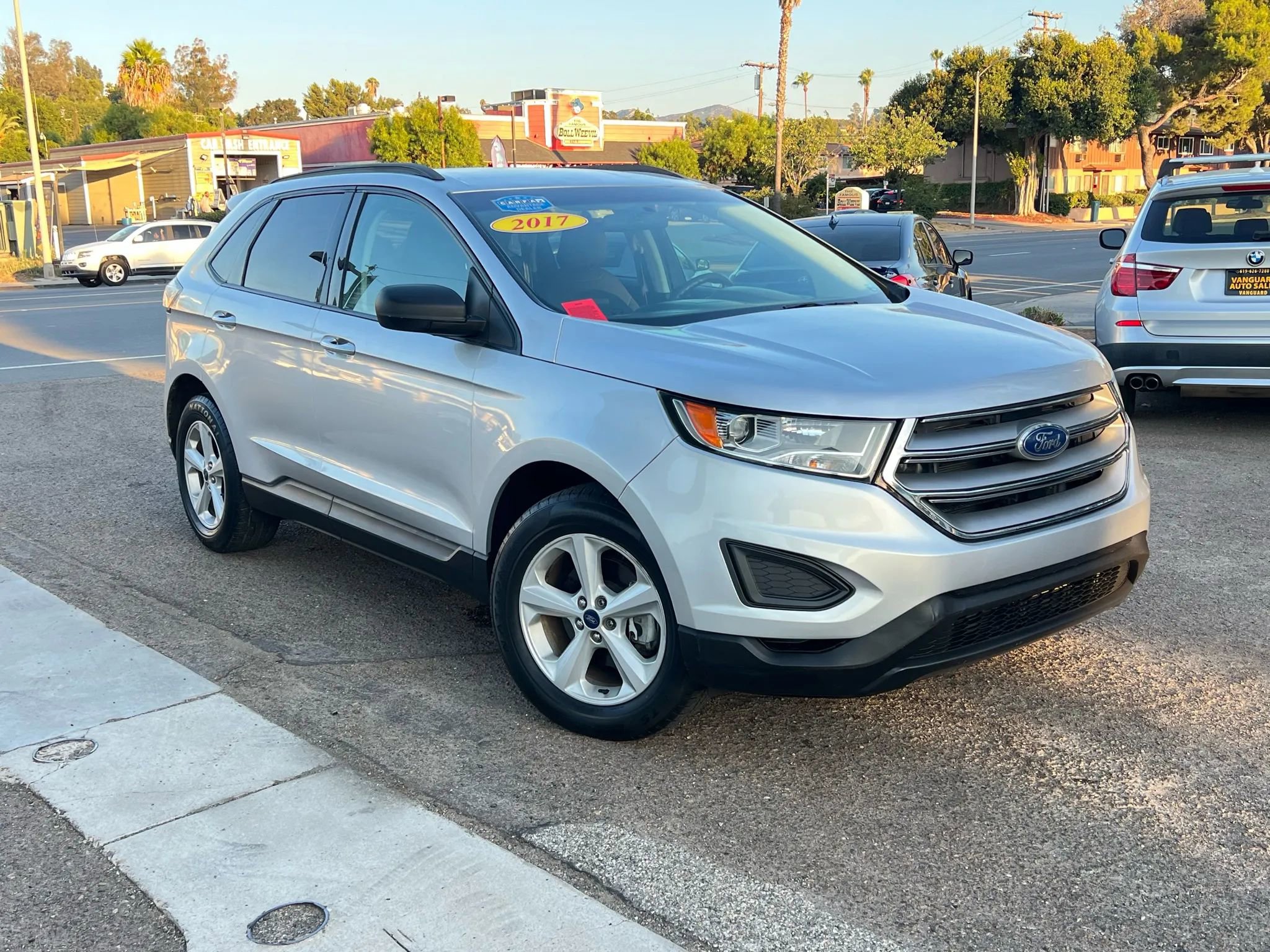 Used 2017 Ford Edge SE FWD image 1