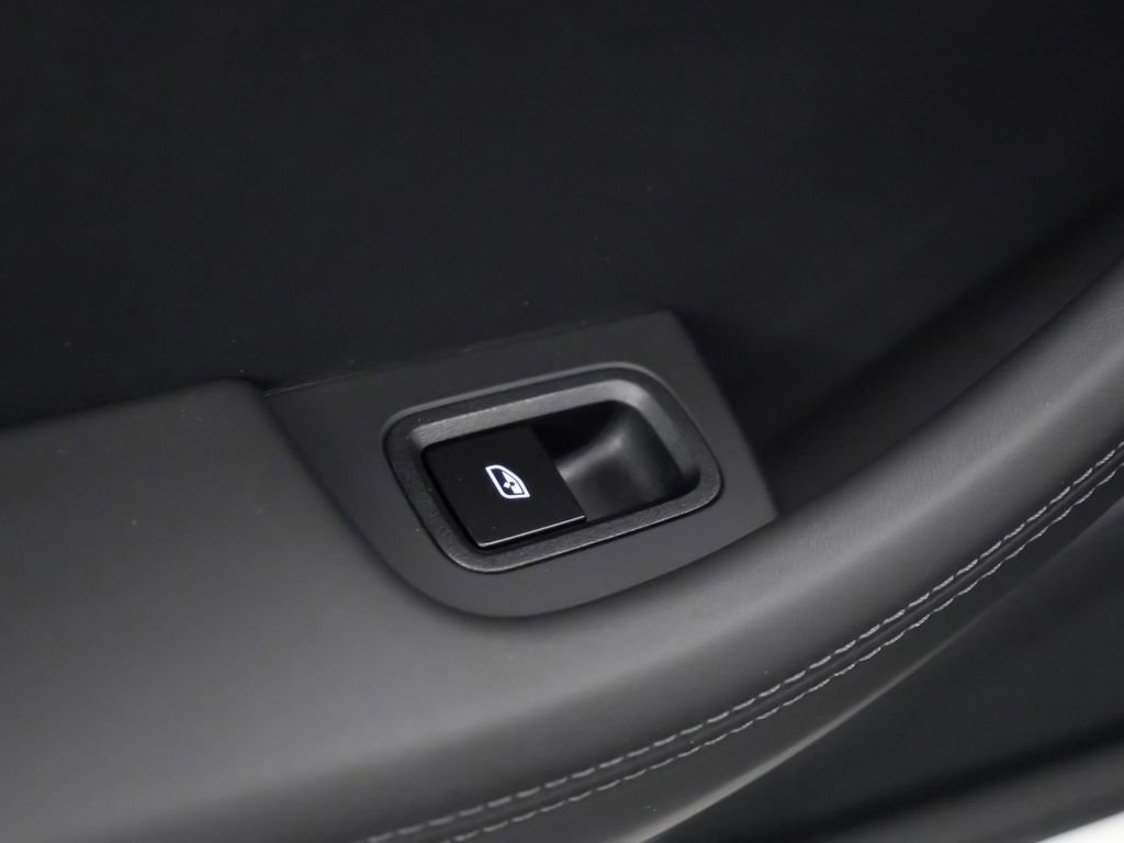 Certified 2025 Porsche Panamera 4 AWD/4WD image 30