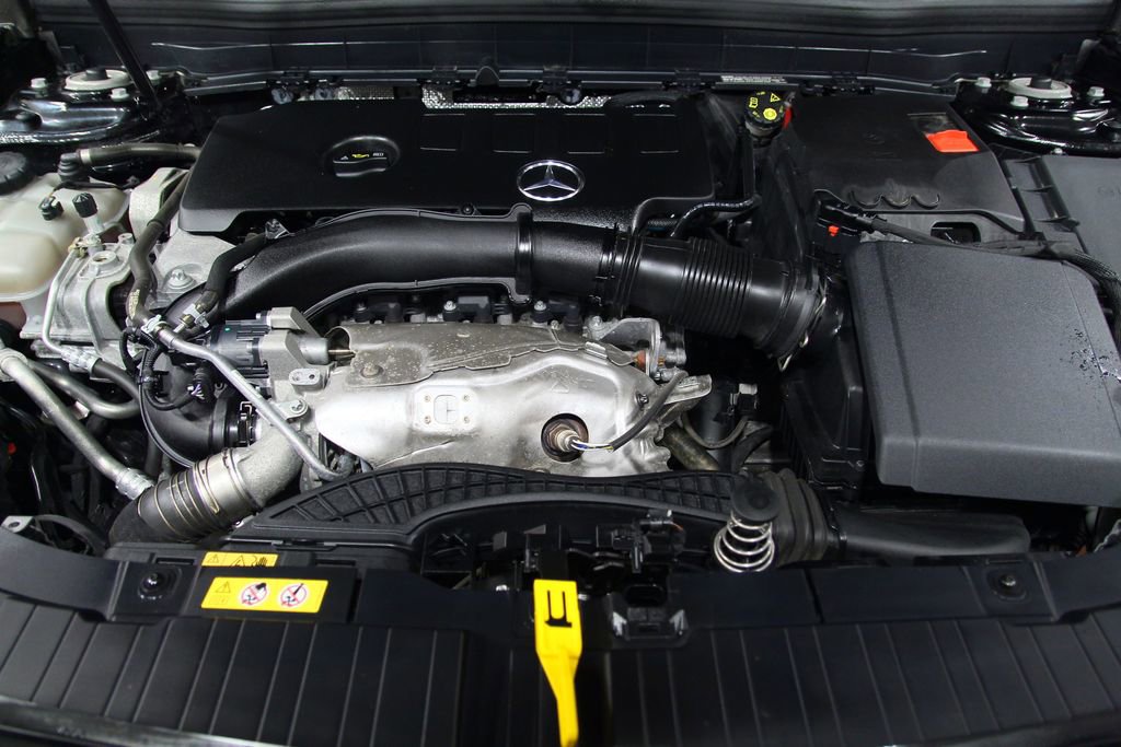 Used 2023 Mercedes-Benz GLB 250 4MATIC image 32
