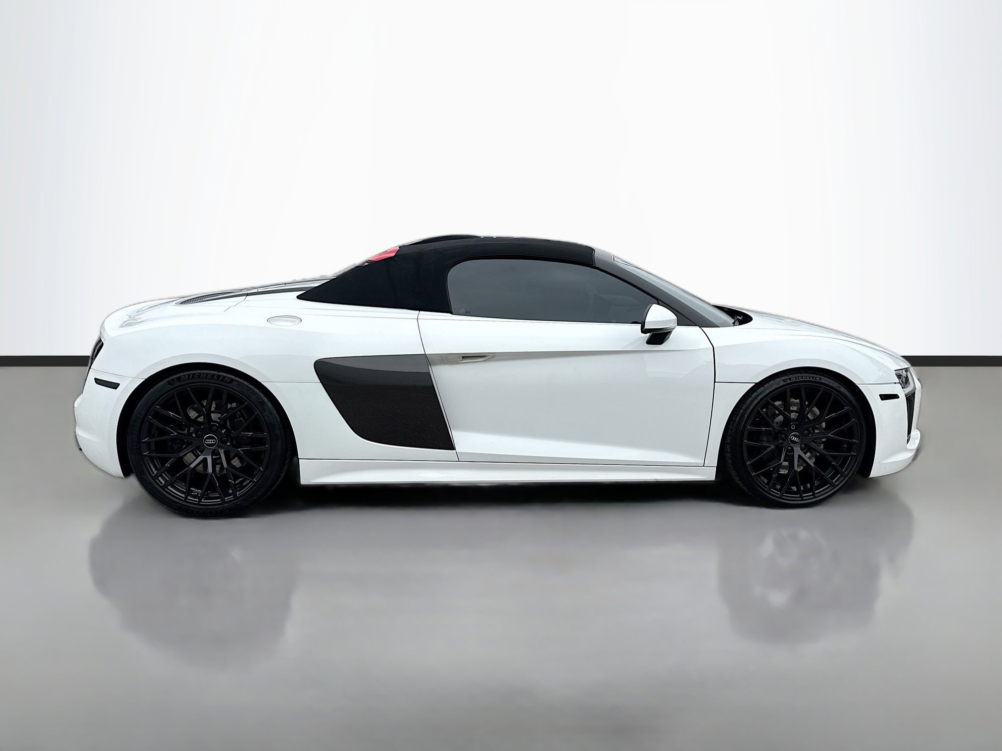 Used 2017 Audi R8 V10 image 2