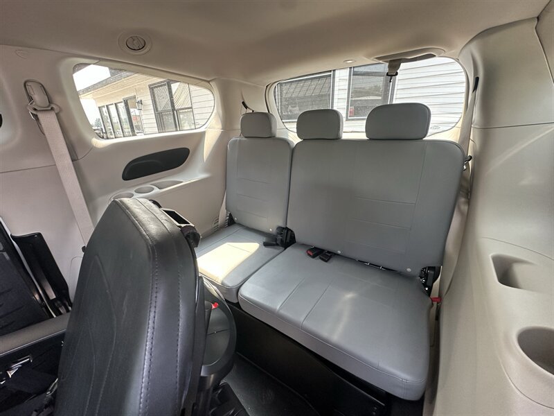 Used 2022 Chrysler Voyager LX FWD image 43
