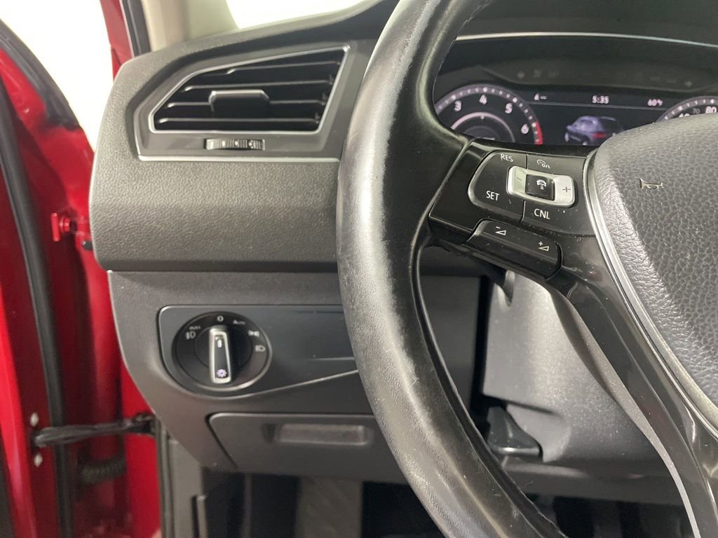 Used 2018 Volkswagen Tiguan SEL Premium w/ 3rd Row Seat Package image 13
