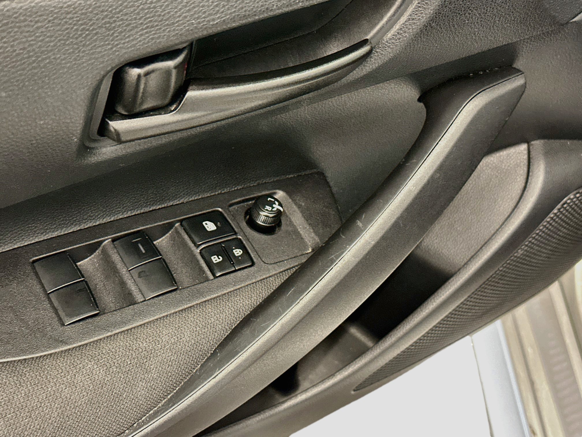 Used 2025 Toyota Corolla LE FWD image 15