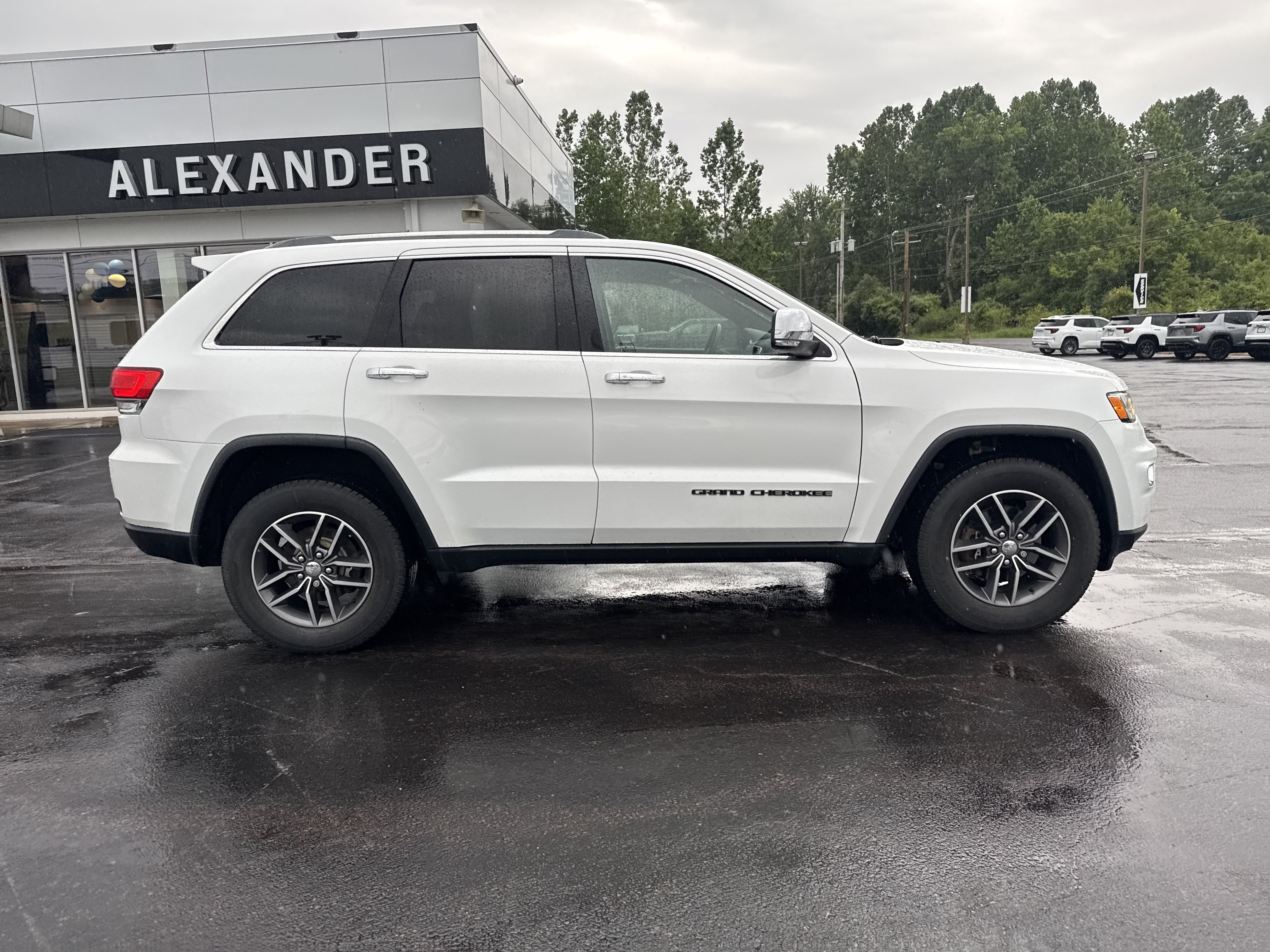 Used 2018 Jeep Grand Cherokee Limited AWD/4WD image 2