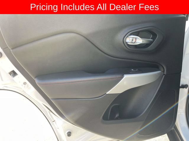 Used 2017 Jeep Cherokee Trailhawk AWD/4WD image 17