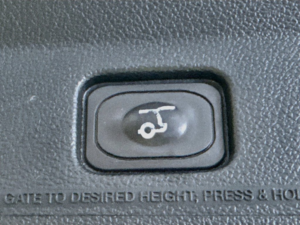 Used 2019 Ford Explorer XLT w/ Equipment Group 201A FWD image 31