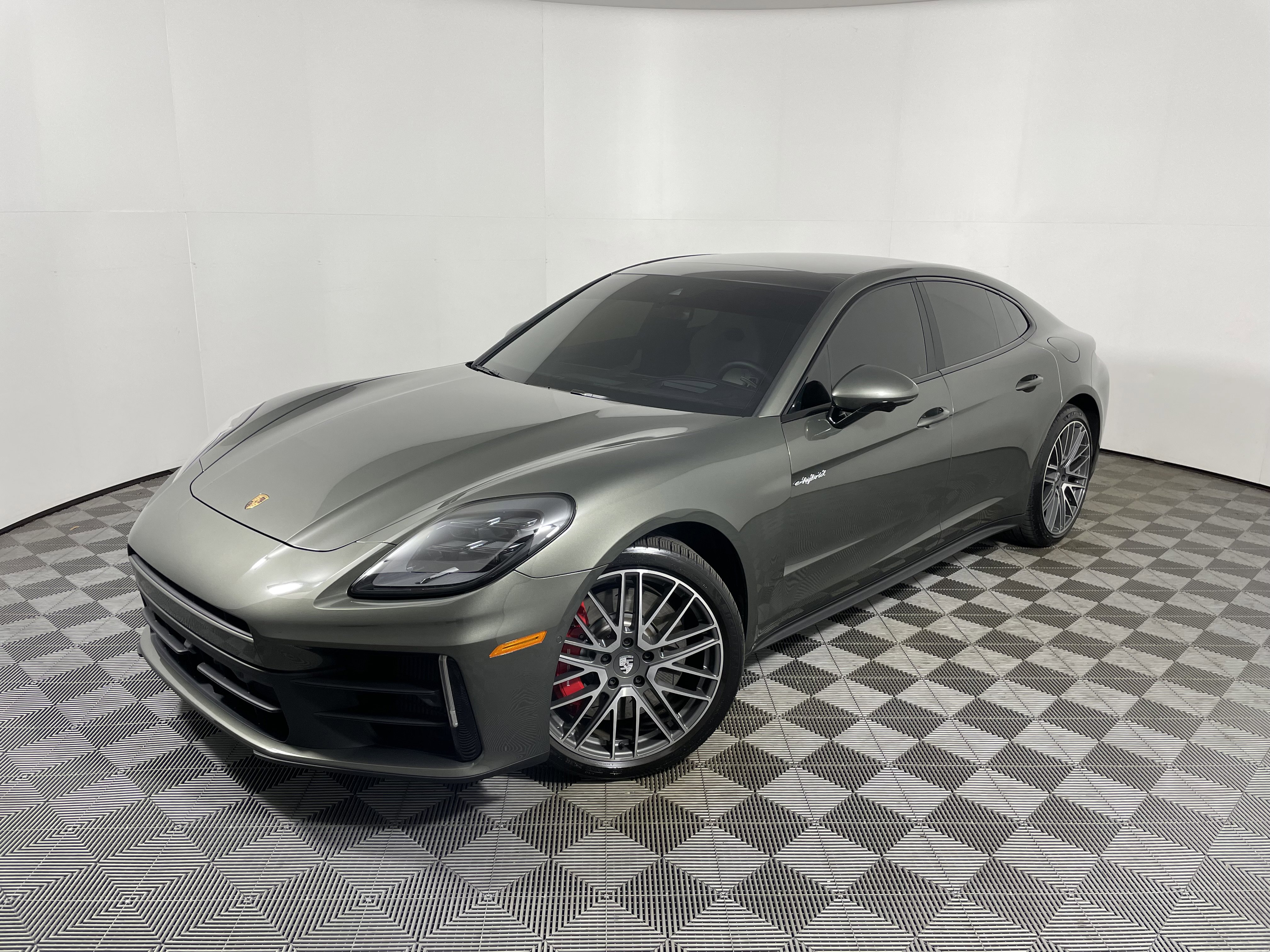 Certified 2025 Porsche Panamera 4S image 1