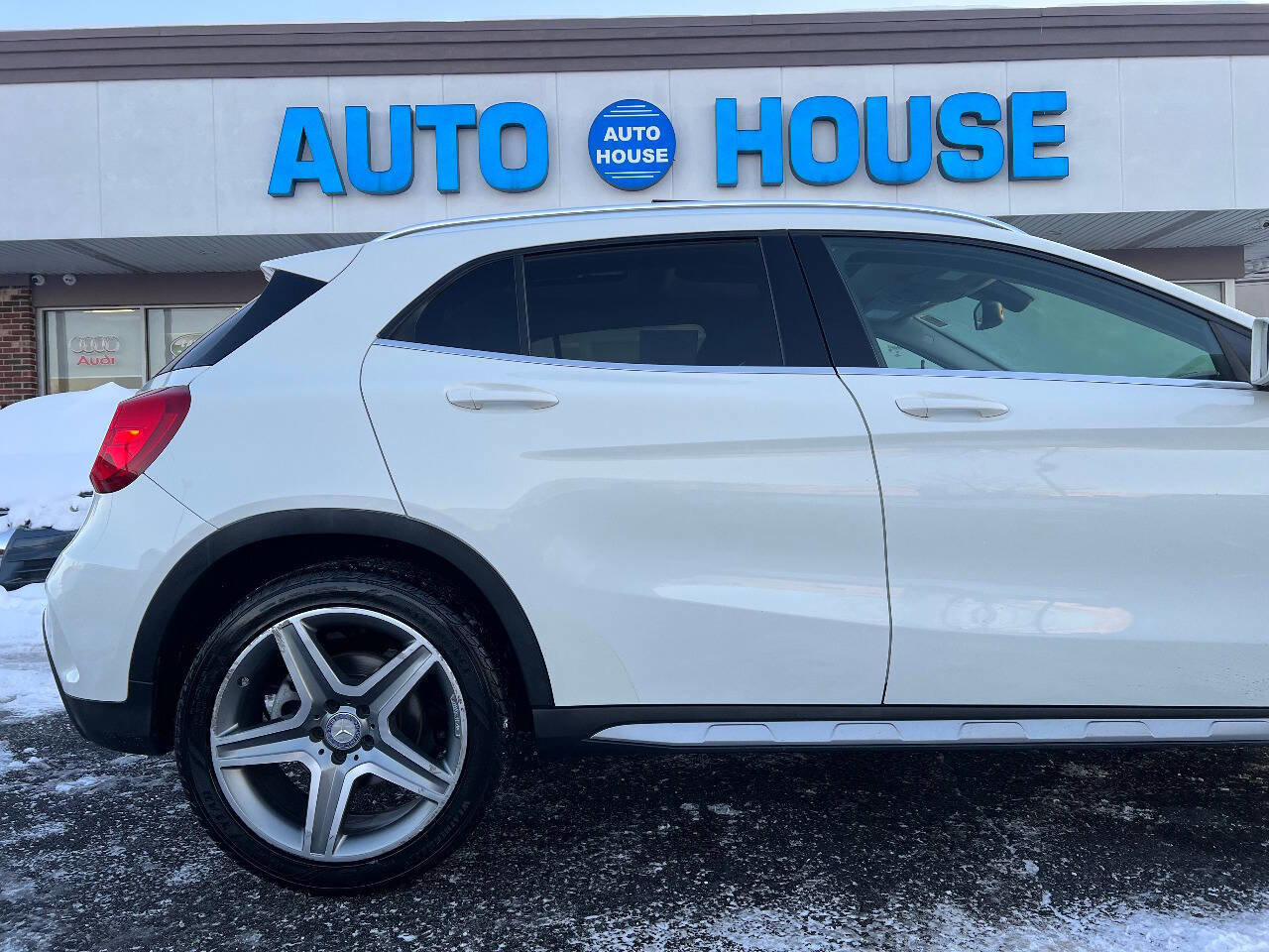 Used 2015 Mercedes-Benz GLA 250 4MATIC w/ Multimedia Package image 33