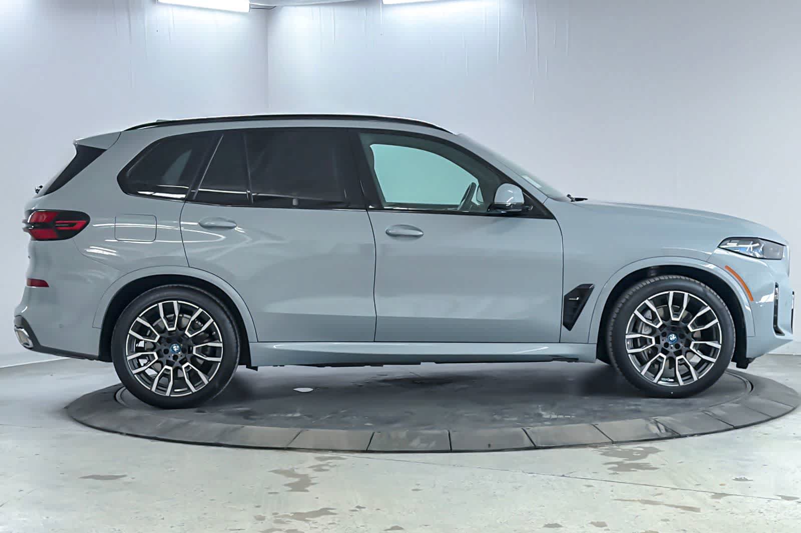 Used 2024 BMW X5 xDrive50e w/ Executive Package AWD/4WD image 8